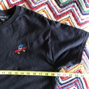 Riot Society Size Medium Unisex T-Shirt Black Skull skateboard Embroidery